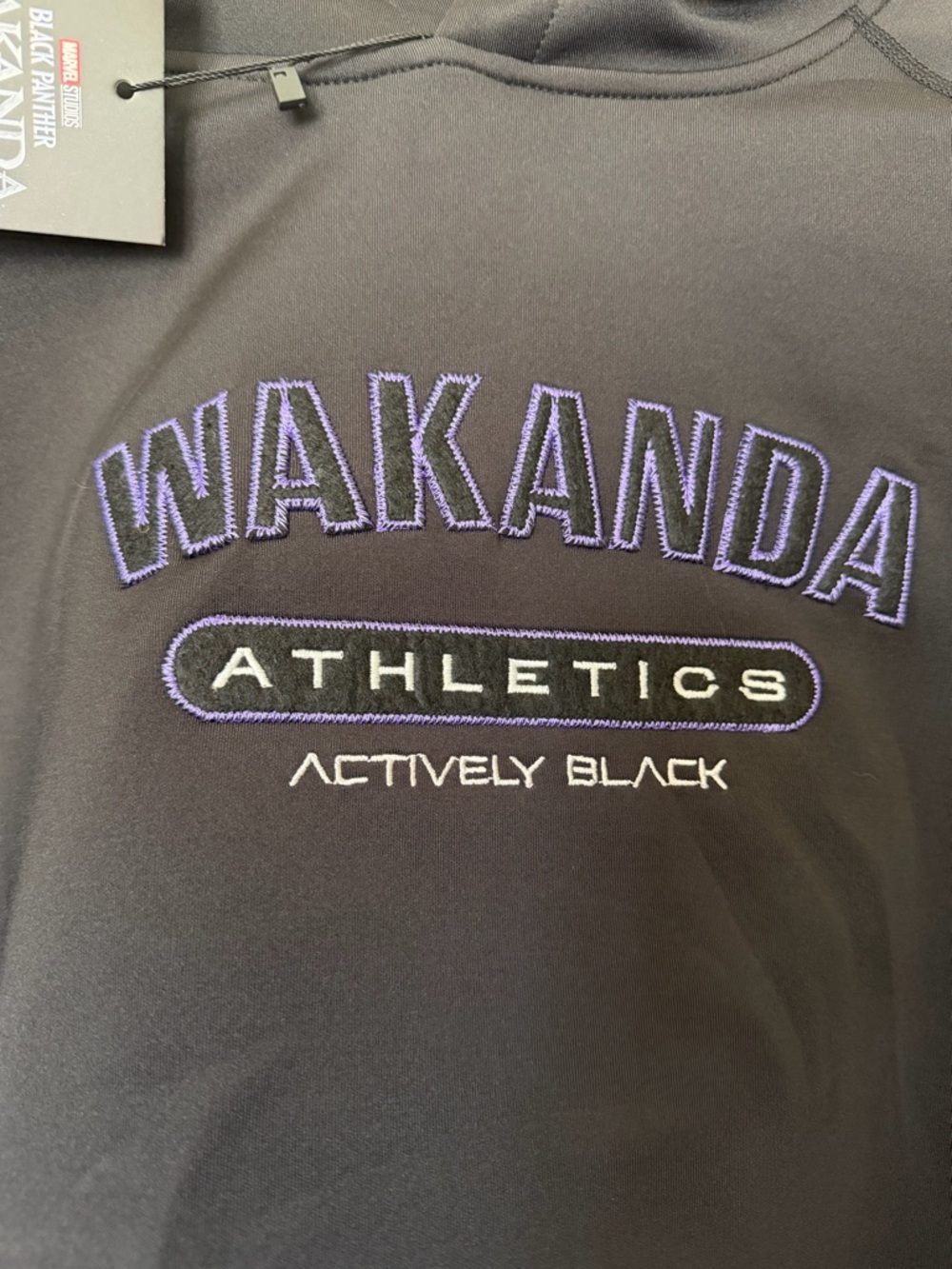 “Actively Black Wakanda Athletics Cropped Hoodie NWT Marvel Black Panther - Picture 3 of 10